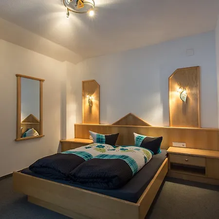 Haus Dorfschmied Pensjonat Flirsch