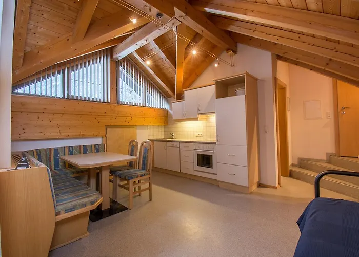 Haus Dorfschmied بيت ضيافة فليرش