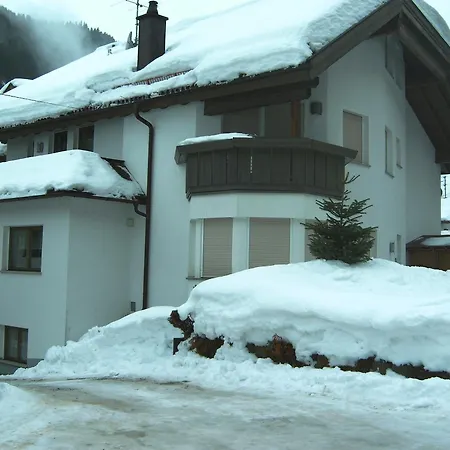 Haus Dorfschmied Guest house Flirsch