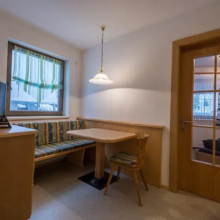 Haus Dorfschmied Guest house Flirsch